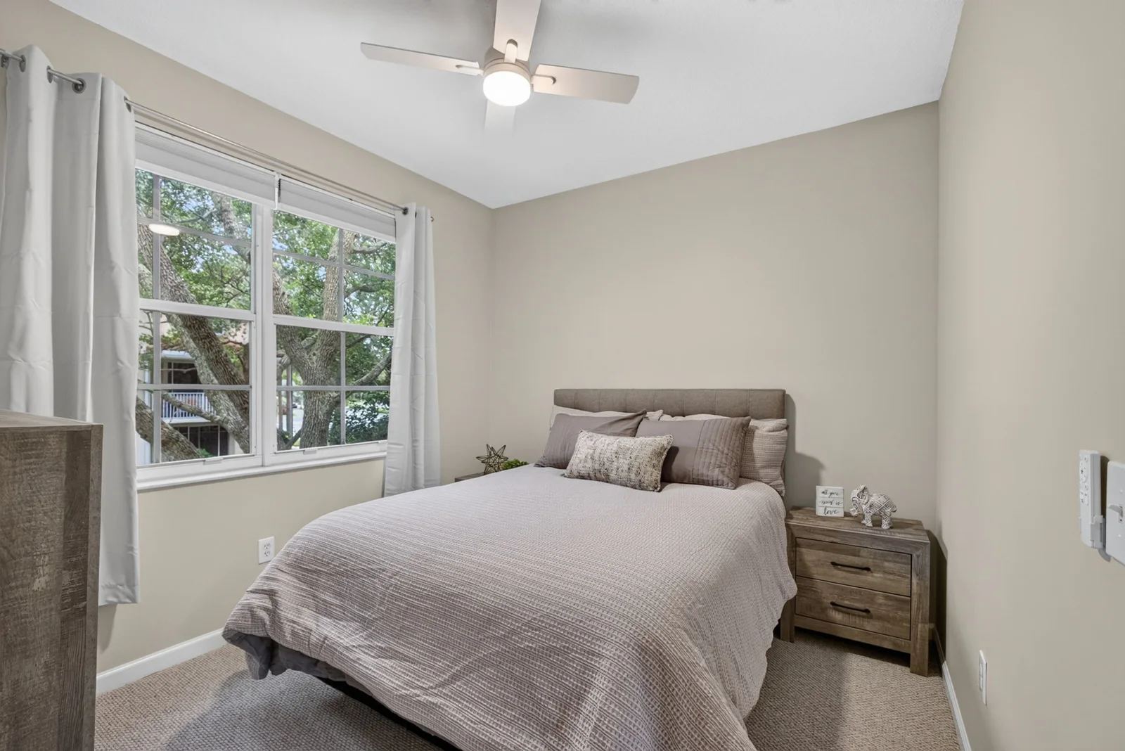 Guest bedroom
