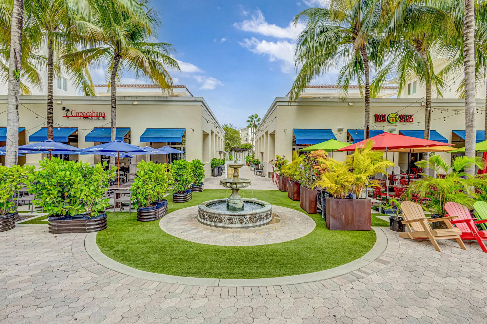 Dining in Downtown Abacoa